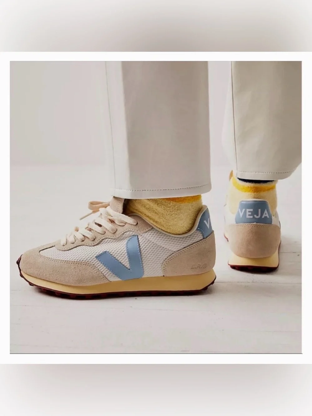 NWTVeja Women’s Rio Branco V-10 Runner in Beige & Light Blue - Picture 2 of 6